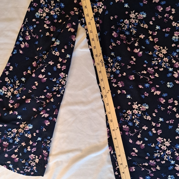 J. Jill Navy Silky‎ Soft Full Leg Floral Crop Pant XS Resortwear Relaxed Comfort - Picture 3 of 8